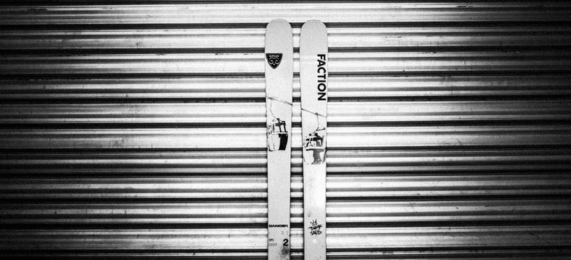 Déposez vos skis et vos chaussures de ski